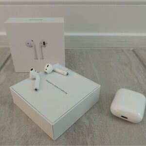 Apple AirPods 2 (Like New)